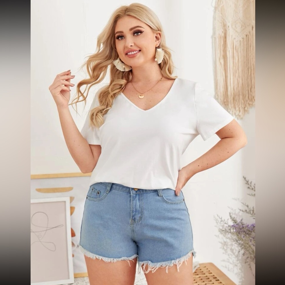 Add On - EUC 3X Shein Curve Cotton Blend White V-neck T-Shirt
